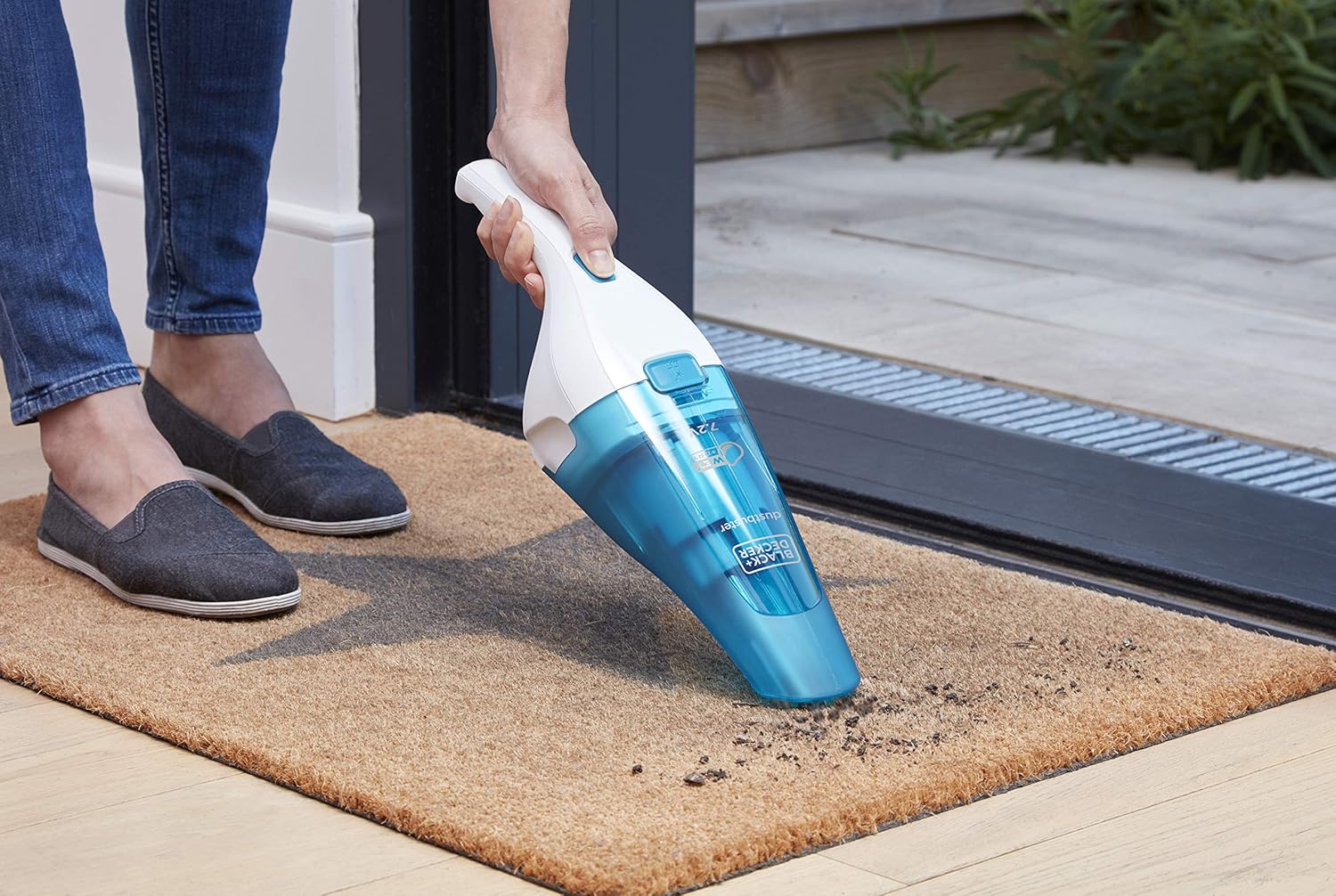 BLACK+DECKER 3.6V 1.5Ah Li-Ion Cordless Wet & Dry Dustbuster Handheld Vacuum, White/Blue - WDC115WA-B5 - Image 2