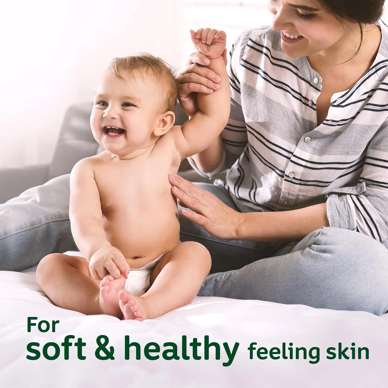 ohnson's Baby Powder – 99% Plant-Based Cornstarch, Talc-Free, Moisture-Absorbing & Skin-Protecting | Classic Baby Fragrance | 400g + 200g - Image 3
