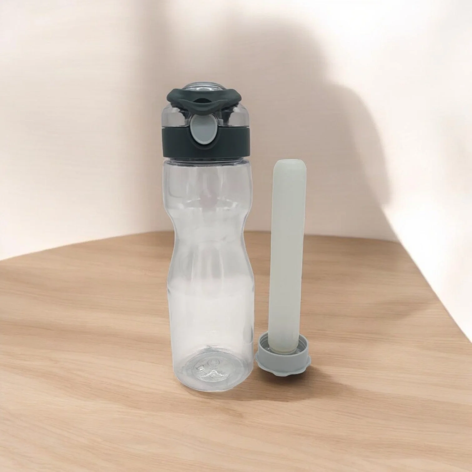 Renga Tritan Water Bottle With 'One Click Opening System' Plastic Lid & Ice Tube 730ml - Image 4