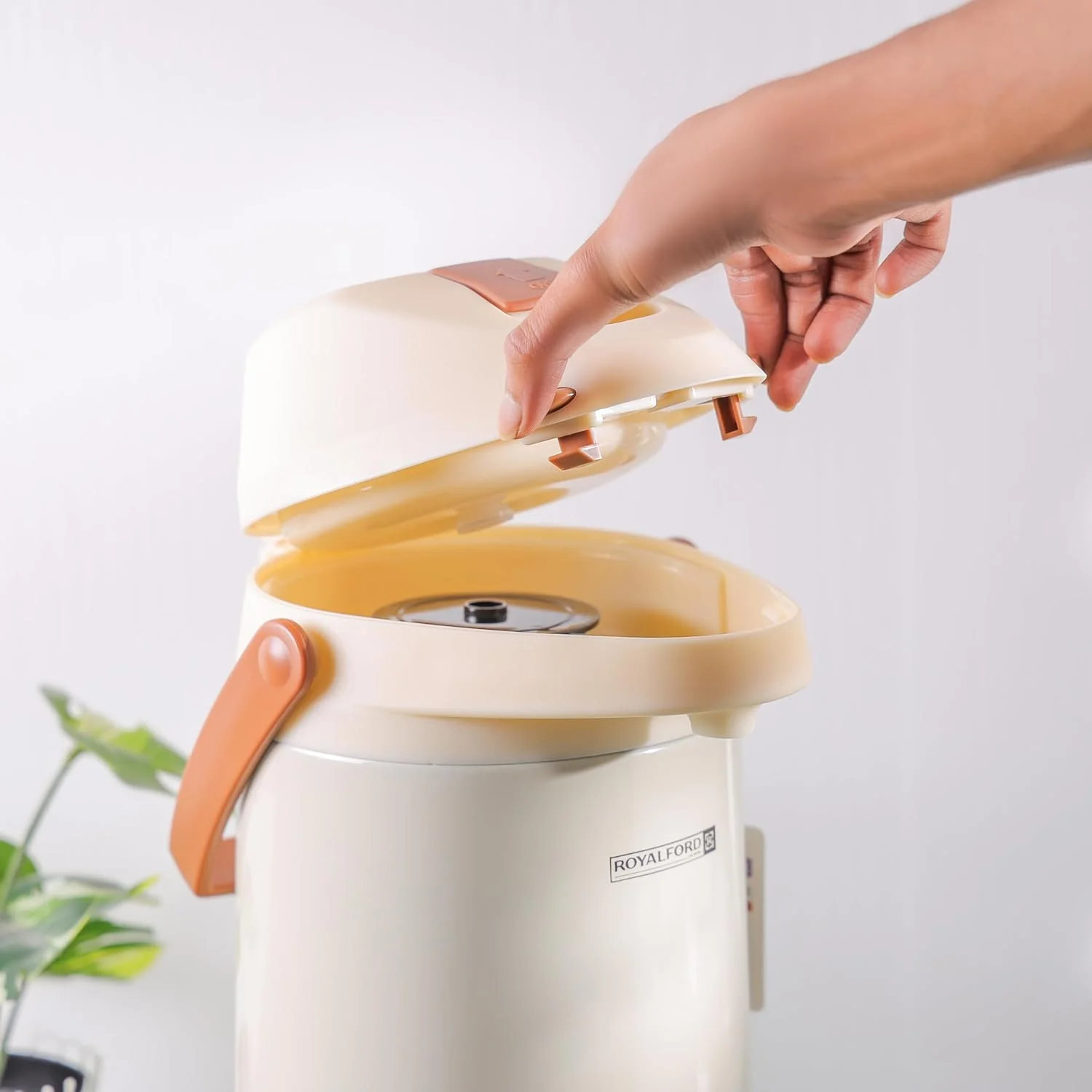 Royalford Airpot Vaccum Flask 3000ml, Double Wall Vaccum Insulation, 18Hrs Hot & 24Hrs Cold, Off White- RF12148 - Image 3