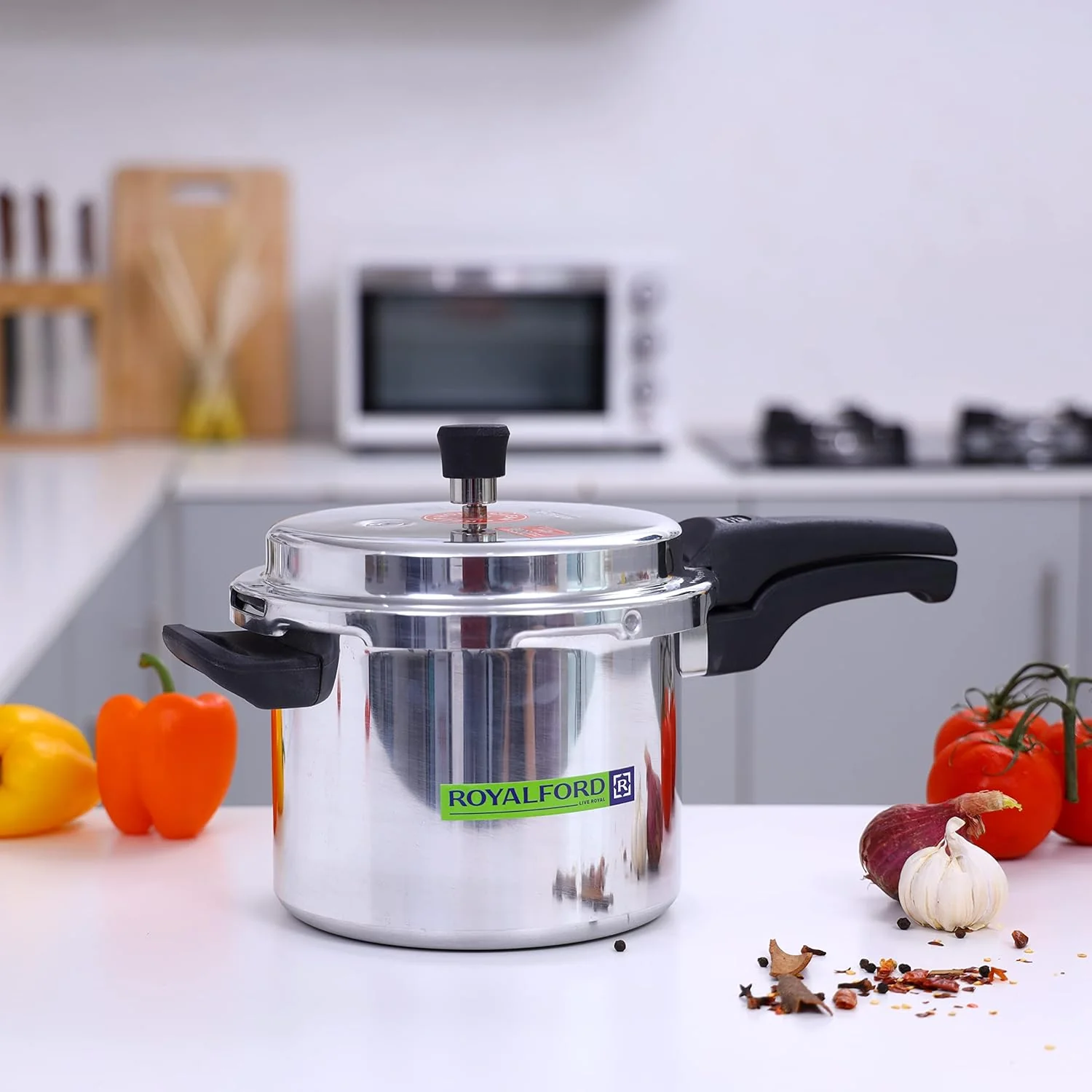 Royalford Aluminium Pressure Cooker 3 Liter, Induction Compaible, Silver- RF9750 - Image 4